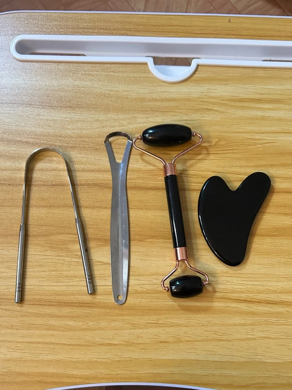 Black Facial Roller & Gua Sha Set - Black Jade Face Massager